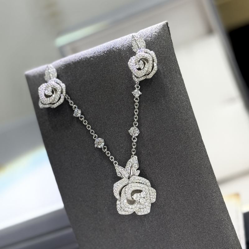 chr1st1an D10r necklaces